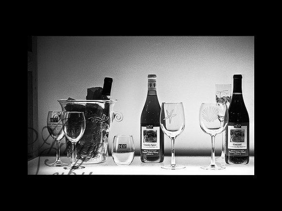 wine bottles 1075BW 9x12